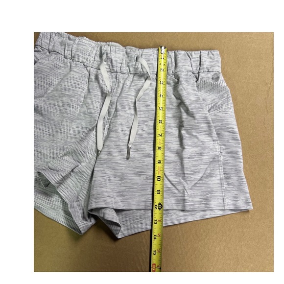 Lululemon On The Fly Shorts 2.5" 6 Striped Athletic Workout Athleisure Gym - Picture 6 of 7